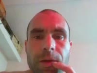 Salut je suis un homme qui aime se montrer Je suis quelqu
