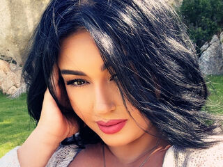 nude webcam AdiraMaeven