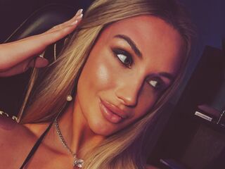 nude webcamgirl MeganHamillton