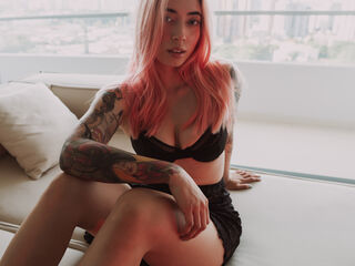 camslut spreading pussy AlessaLaurent