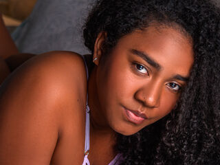 fingering cam slut AmaraRuiiz