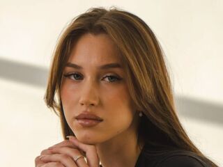 camslut naked AmelinaBrauberg