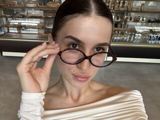 live chatroom AriaMonro