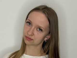 naughty cam girl masturbating with dildo AundreaMoczo