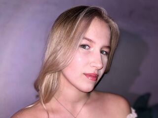 naked cam BettyKirsy
