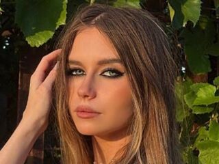 camgirl video chat room BrunaKiebler