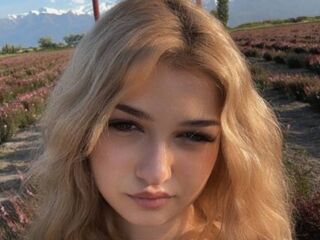 webcamgirl chat room CloudyFox