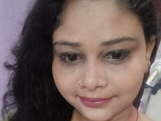 naughty cam girl fingering shaved pussy CurvySoniya