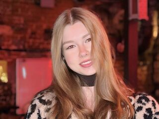 camwhore fingering shaved pussy DainaThroneberry