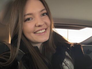 naughty cam girl fingering shaved pussy DremaNedrow