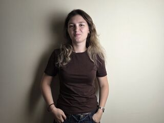 free live chatroom ElishaBerbary