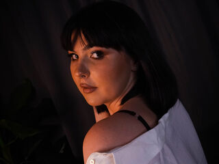 camgirl spreading pussy ElodieTate