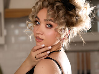 hot cam girl fingering shaved pussy EvaSoftly