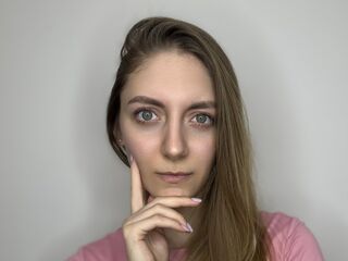 beautiful webcamgirl GenevaAndrode