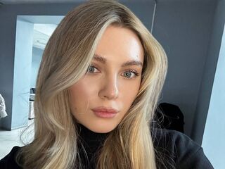 beautiful camgirl GladysAgard