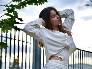 topless cam girl GraceHeitger