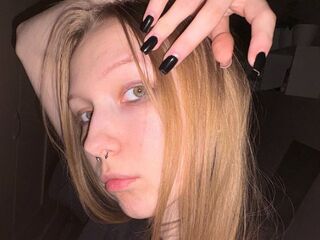 naked camgirl fingering pussy GriselCammarano
