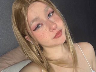 shaved pussy cam HoneyLumi