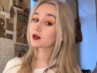 live webcam performer IlianaEggenberg