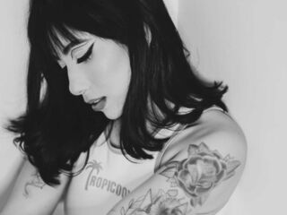naughty cam girl masturbating with dildo IvoryFlame