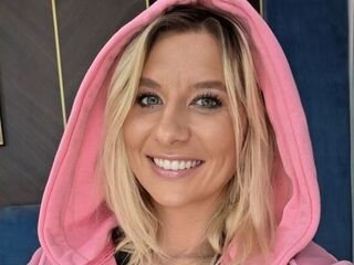 camslut showing pussy KaylinJan