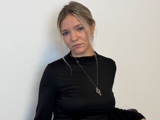 chat room live show KeiraTullier