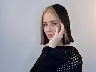 camgirl playing with vibrator KitKimmons