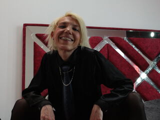camgirl playing with sex toy KloeSwings