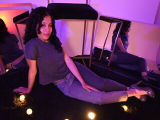 camgirl fingering wet pussy KyaraLux