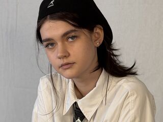 webcamgirl sex chat LeannMolineaux