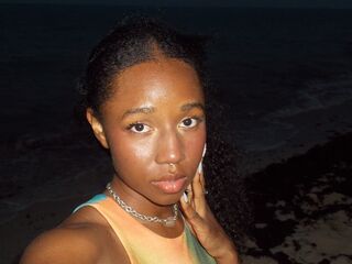 naughty camgirl masturbating with dildo LilithAnnabell