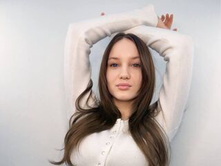 girl fingering bald pussy LizethStandford