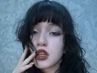 camslut showing pussy LouisePerrish