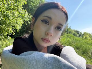 topless girl LouiseUsie