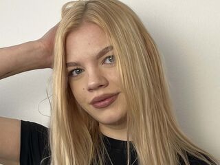 camgirl fingering bald pussy MariaTownsen
