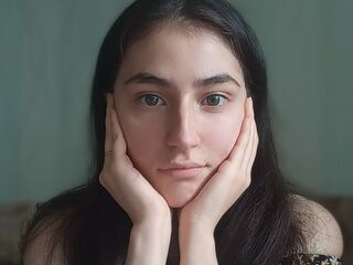 hot webcam slut MaudEstey