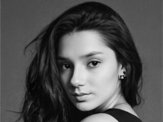 naughty camgirl masturbating with dildo MaybelleMenjes