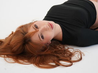 girl topless MiaDuffer