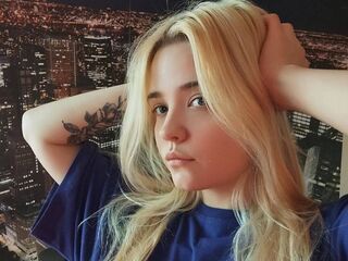 topless girl MonnieMoniz