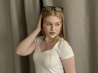 hot naked camgirl NikkiByous