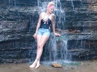 camgirl fingering pussy RachealDraco