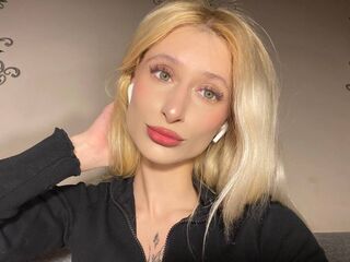 camwhore spreading pussy RemiVell