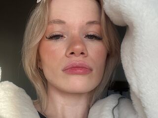 naked webcamgirl picture RenitaKoo