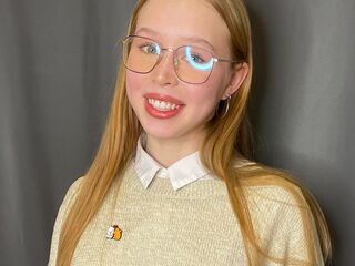 camgirl showing tits RomanaGuethle