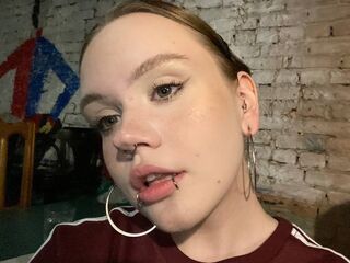 naughty cam girl fingering shaved pussy SaraKnights