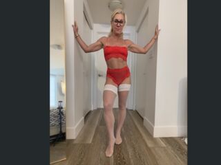 camgirl masturbating with vibrator SarahLiberti