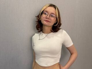 girl webcamsex ShemikaDestro