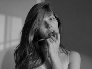 camgirl masturbating with dildo SophieLix