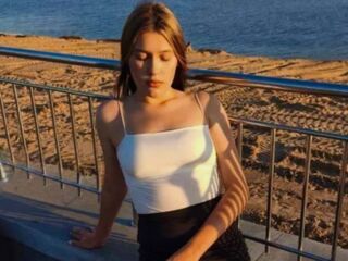 adult webcam chat room SuziBarringer