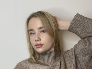 girl shaving pussy TeishaCaram